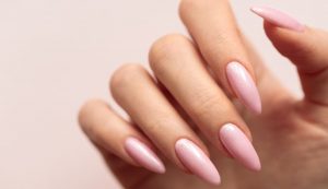 Manicure soft glazed nails - Fonte AdobeStock - ModaeImmagine.it