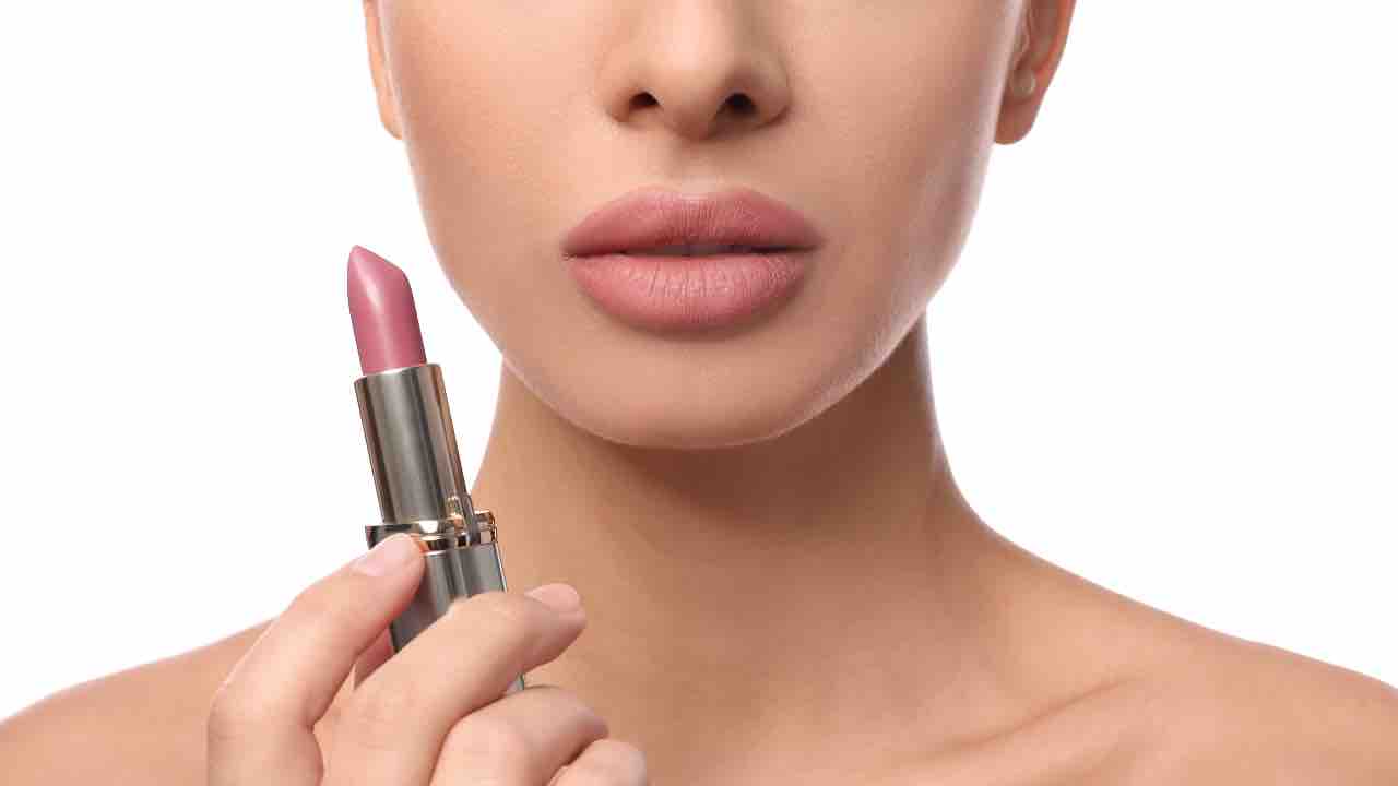 Rossetto Nude  Come scegliere quello perfetto per l'autunno (che non può  essere quello dell'estate) - Moda e Immagine